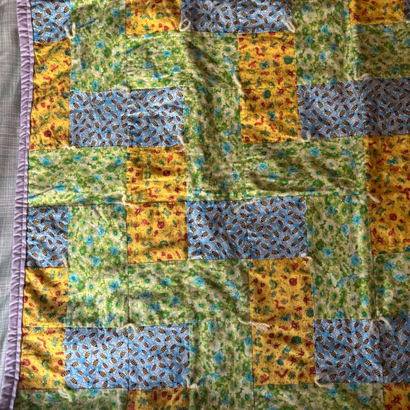Blanket (handmade) with garden/bug print - Picture 2 of 8